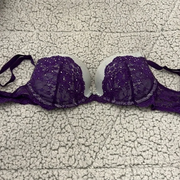 Vs bra Victoria’s Secret final offer!!!!! - Picture 1 of 4